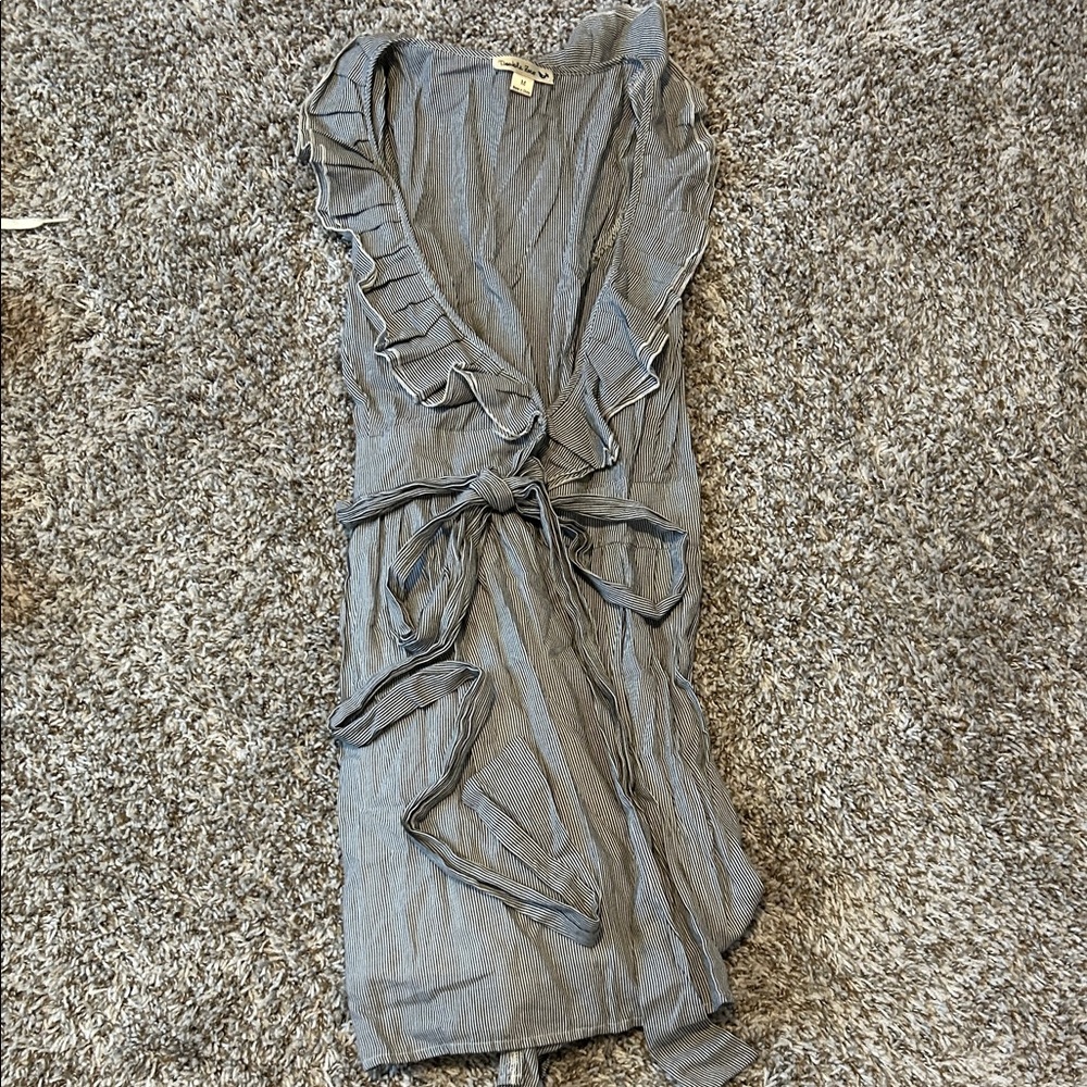 Women’s Gray Ruffle-Trim Wrap Dress